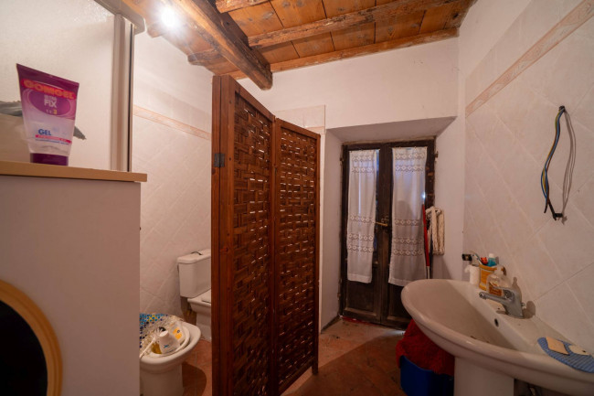 appartamento con ingresso indipendente in vendita a Reggello