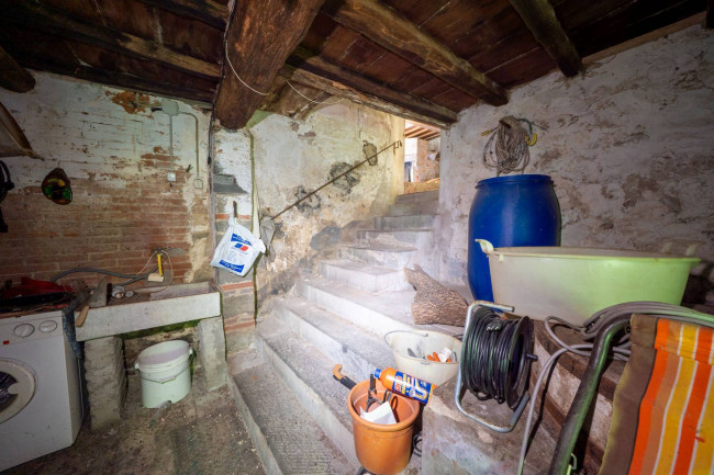 appartamento con ingresso indipendente in vendita a Reggello