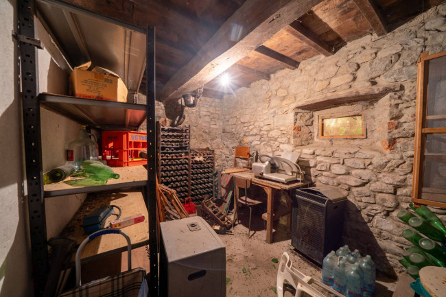 appartamento con ingresso indipendente in vendita a Reggello