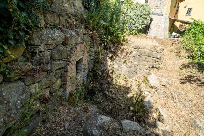appartamento con ingresso indipendente in vendita a Reggello