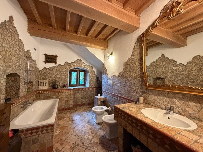 Casa semi indipendente in vendita a Reggello