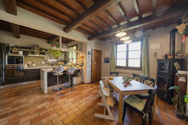 Casa semi indipendente in vendita a Reggello