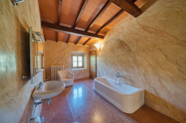 Casa colonica in vendita a Cavriglia