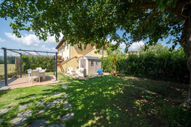 appartamento con ingresso indipendente in vendita a Reggello