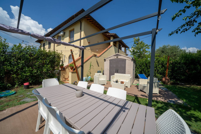 appartamento con ingresso indipendente in vendita a Reggello