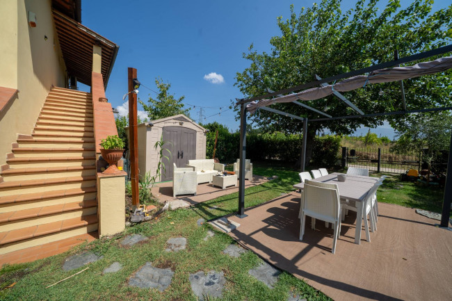 appartamento con ingresso indipendente in vendita a Reggello