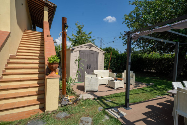 appartamento con ingresso indipendente in vendita a Reggello
