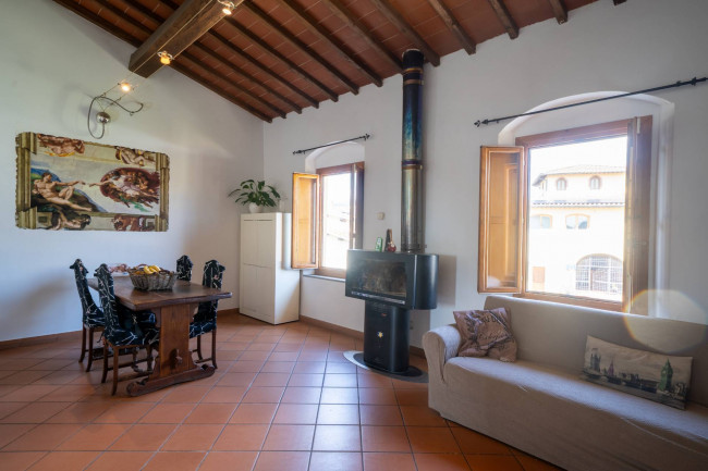 appartamento con ingresso indipendente in vendita a Reggello