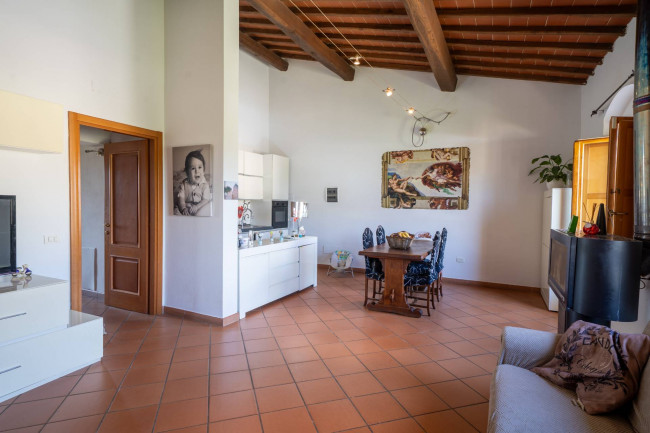 appartamento con ingresso indipendente in vendita a Reggello