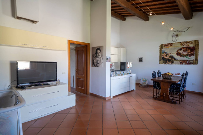 appartamento con ingresso indipendente in vendita a Reggello