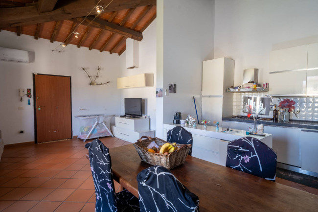appartamento con ingresso indipendente in vendita a Reggello