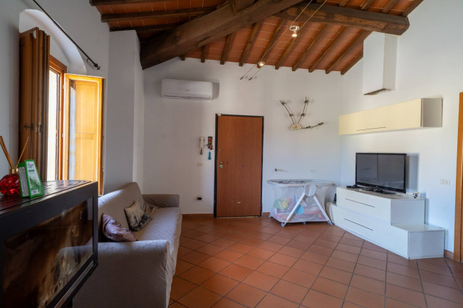 appartamento con ingresso indipendente in vendita a Reggello