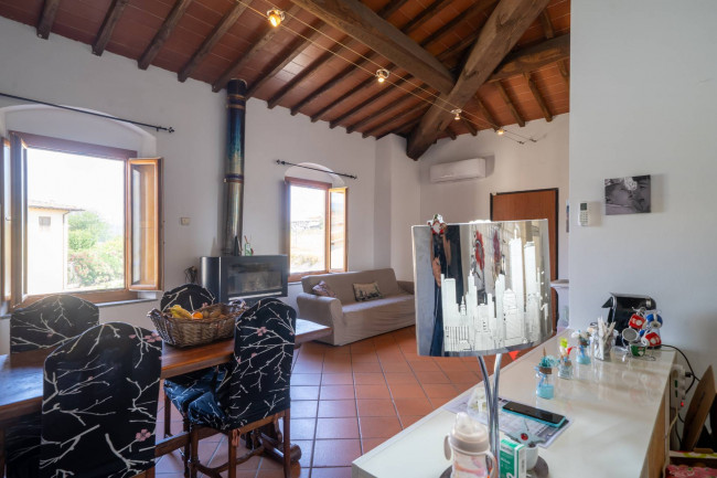 appartamento con ingresso indipendente in vendita a Reggello