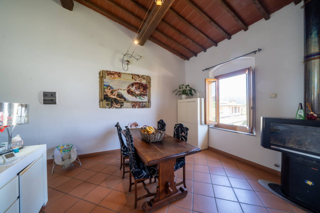 appartamento con ingresso indipendente in vendita a Reggello