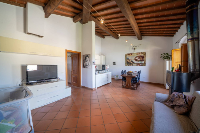 appartamento con ingresso indipendente in vendita a Reggello