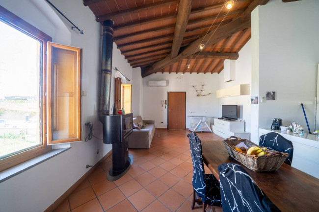 appartamento con ingresso indipendente in vendita a Reggello