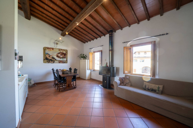 appartamento con ingresso indipendente in vendita a Reggello