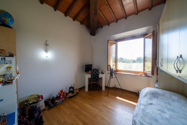 appartamento con ingresso indipendente in vendita a Reggello