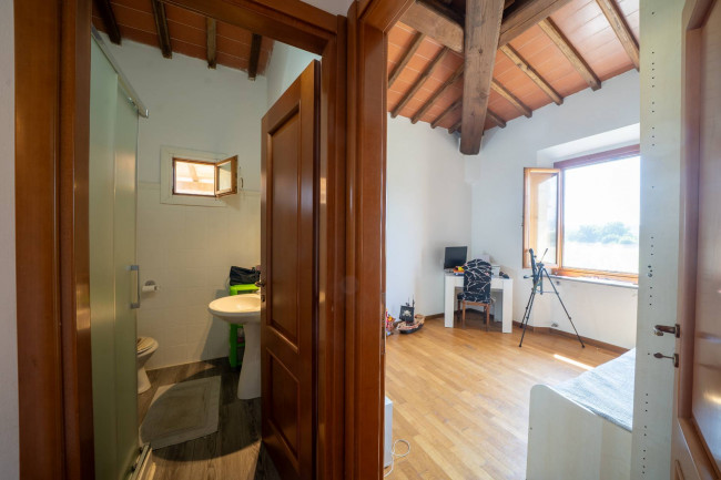 appartamento con ingresso indipendente in vendita a Reggello