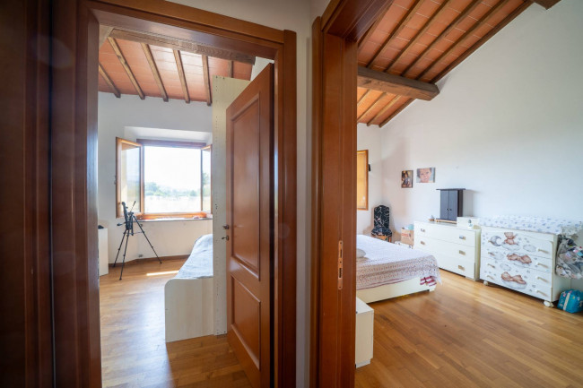appartamento con ingresso indipendente in vendita a Reggello