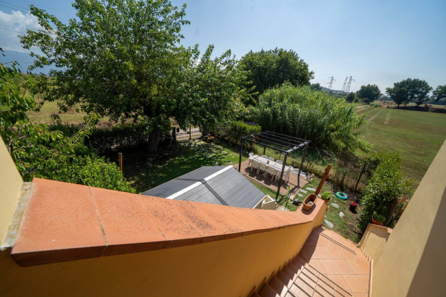 appartamento con ingresso indipendente in vendita a Reggello