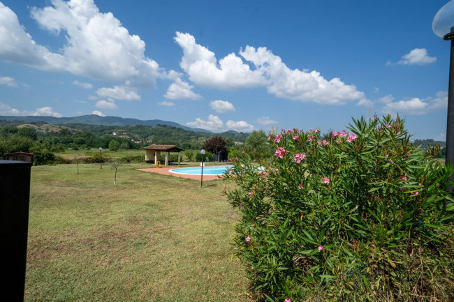 appartamento con ingresso indipendente in vendita a Reggello