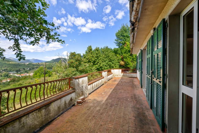 Casa indipendente in vendita a Sesta Godano (SP)