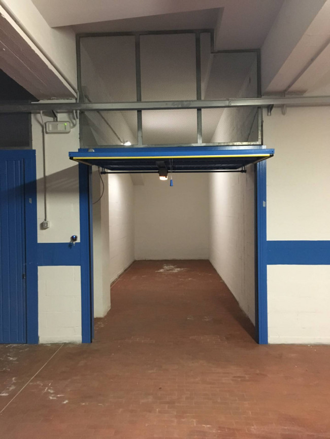 Box o garage in vendita a Firenze
