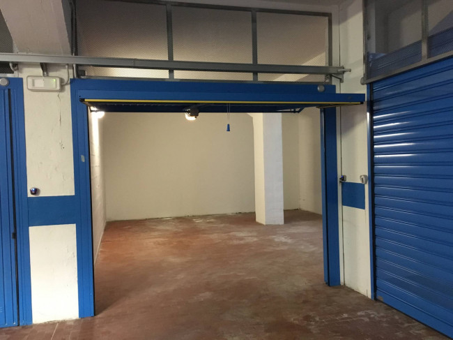 Box o garage in vendita a Firenze