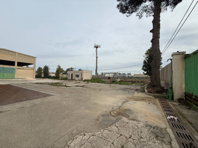 Capannone Industriale in vendita a Brindisi