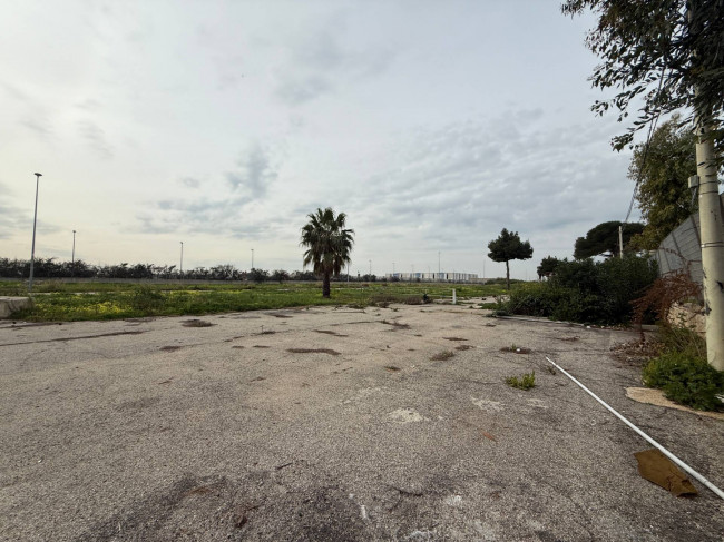 Capannone Industriale in vendita a Brindisi