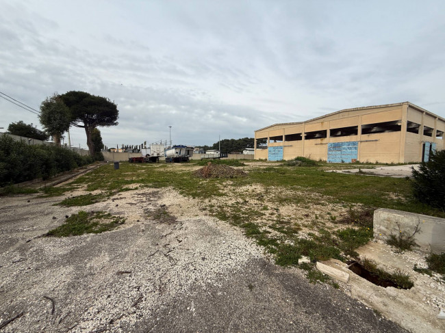 Capannone Industriale in vendita a Brindisi