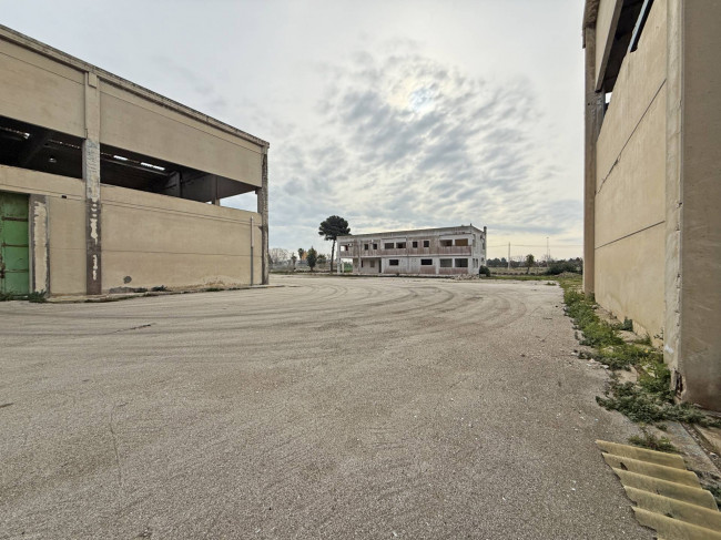 Capannone Industriale in vendita a Brindisi