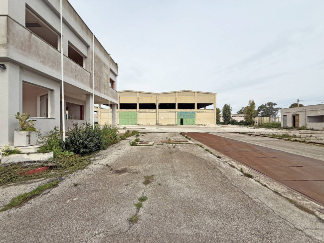 Capannone Industriale in vendita a Brindisi