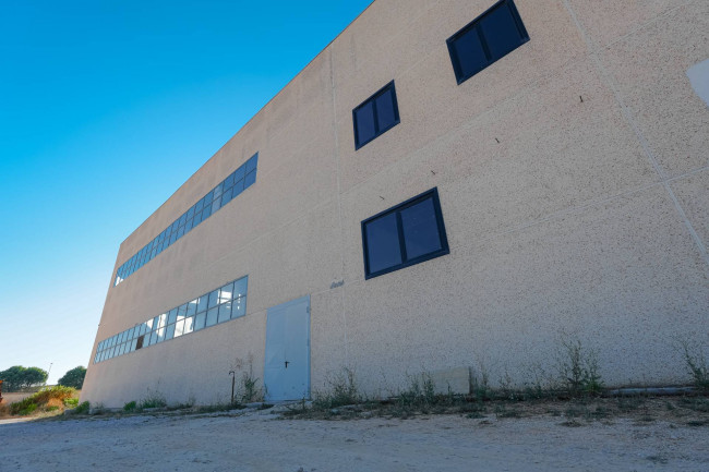 Capannone Industriale in vendita a Brindisi