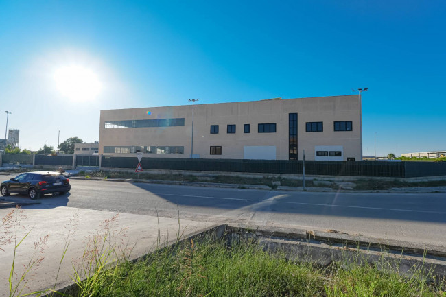 Capannone Industriale in vendita a Brindisi