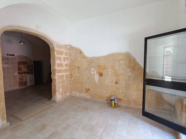 Locale Commerciale in affitto/vendita a Brindisi