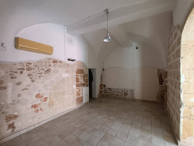 Locale Commerciale in affitto/vendita a Brindisi