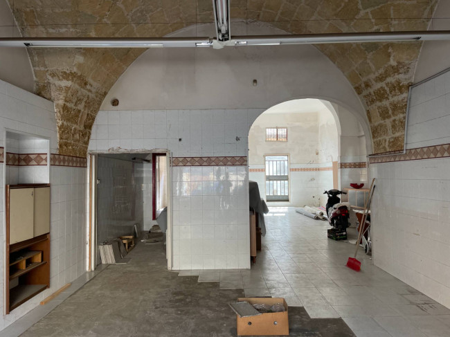 Locale Commerciale in vendita a Mesagne