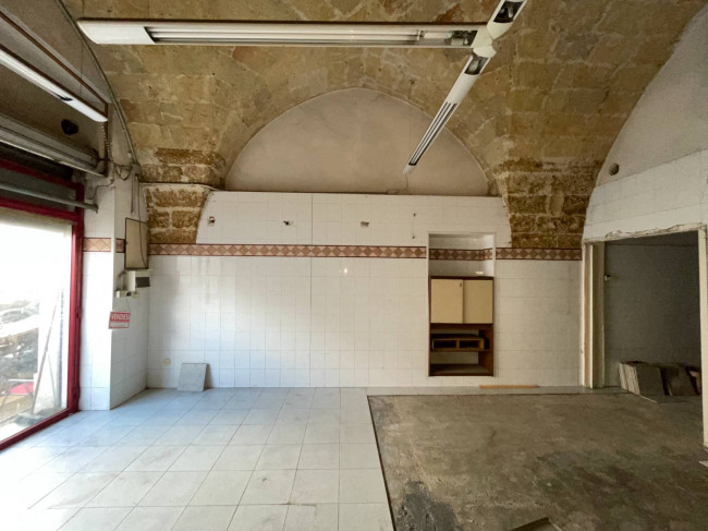 Locale Commerciale in vendita a Mesagne