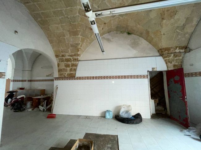 Locale Commerciale in vendita a Mesagne