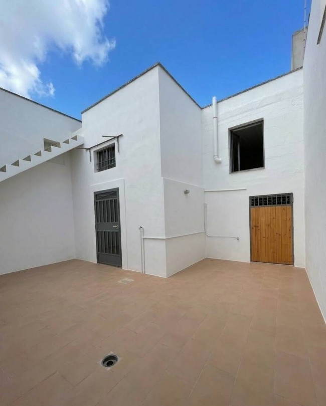 Locale Commerciale in vendita a Mesagne