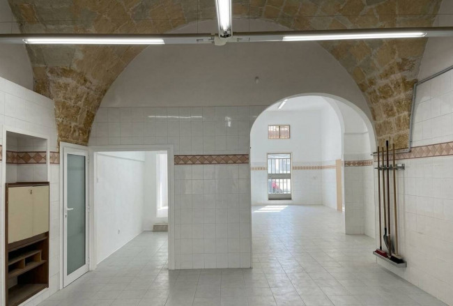 Locale Commerciale in vendita a Mesagne