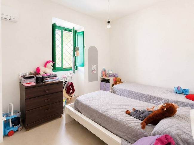  for sale in Oria