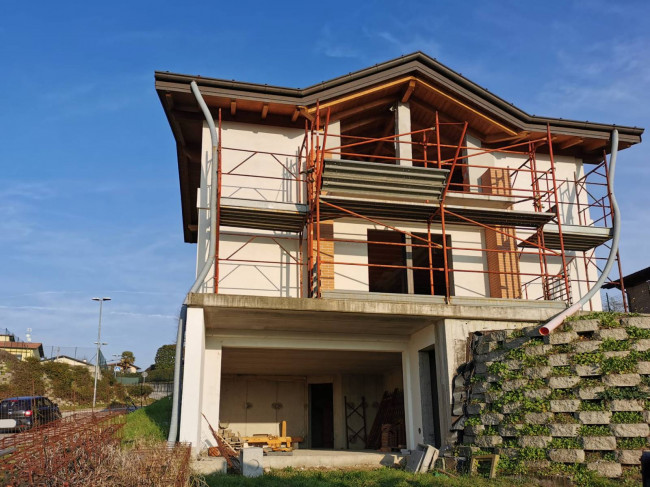 Villa in vendita a Gavirate