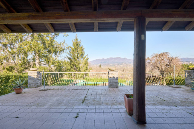 Villa in vendita a Varese