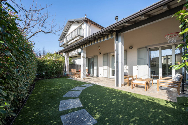 Villette a schiera in vendita a Gavirate