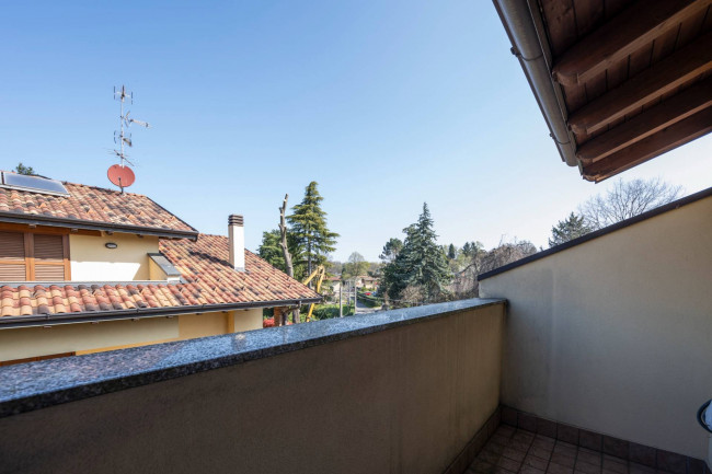 Porzione di Villetta bifamiliare in vendita a Casorate Sempione