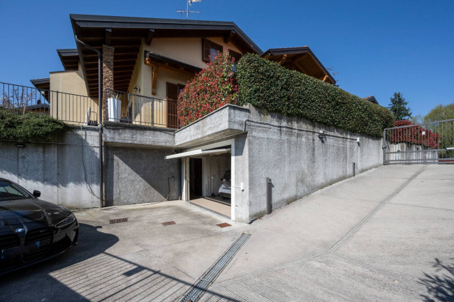Porzione di Villetta bifamiliare in vendita a Casorate Sempione