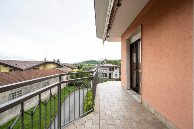 Appartamento in vendita a Gavirate